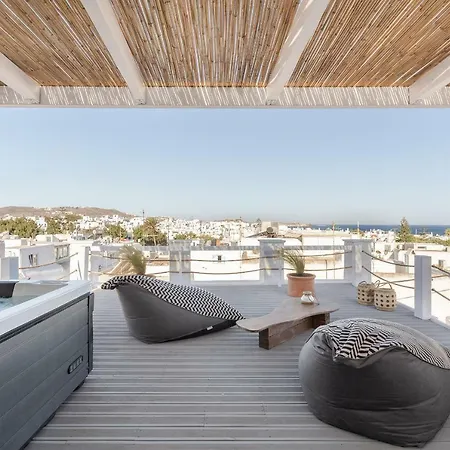 Cosmo Luxe * Mykonos Town